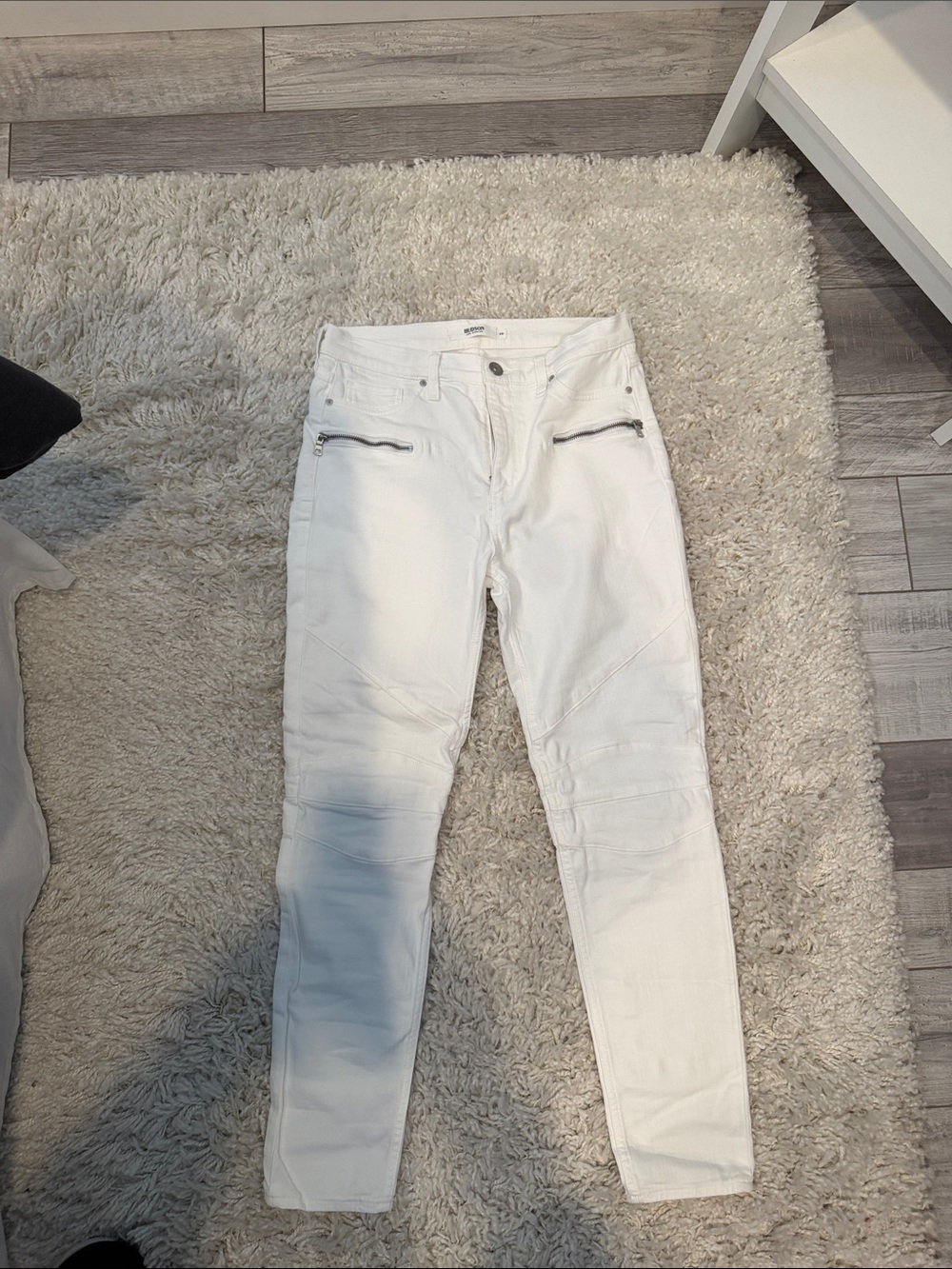 White Skinny HUDSON Jeans with Zipper Pockets detail on knee
